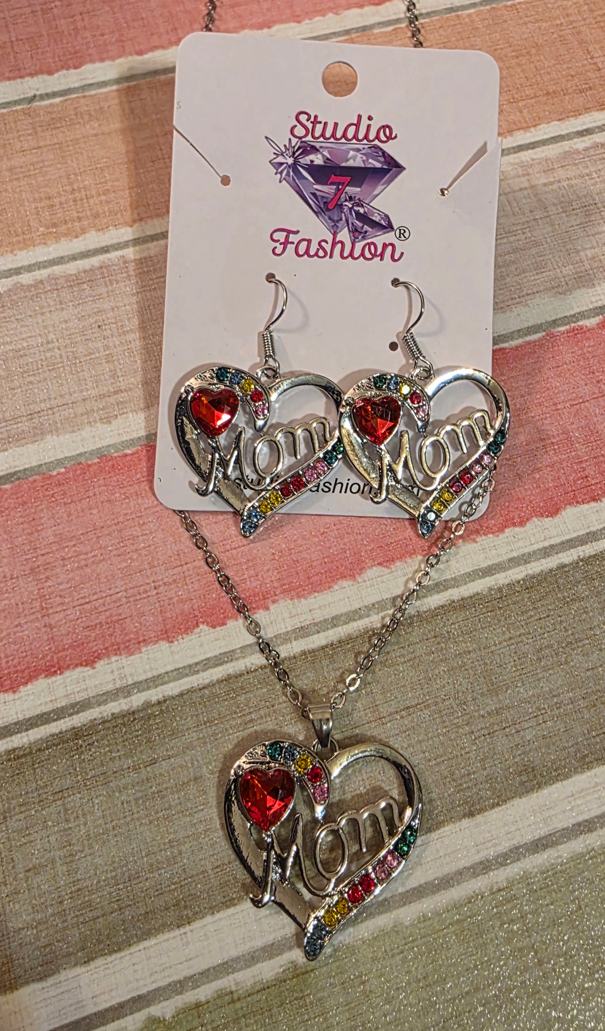 Red/Multicolor Mom set